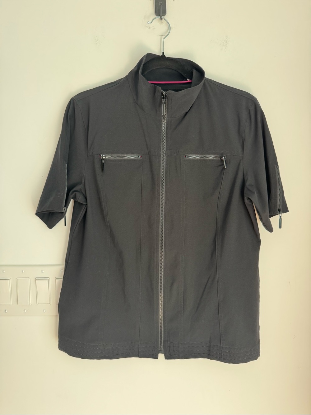 Chicos Zenergy Womens Top Sz M Black Full Zip Short Sleeve